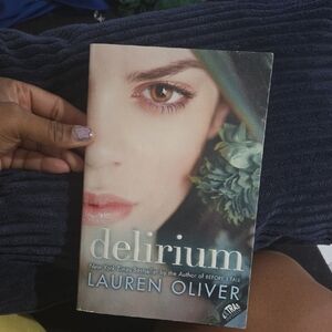 ⭐️3 for 15⭐️ Delirium By Lauren Oliver